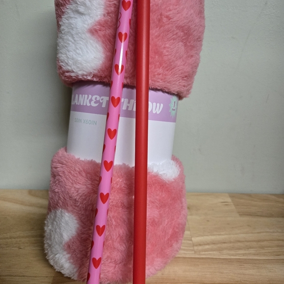 Other - Valentine Straw 40oz